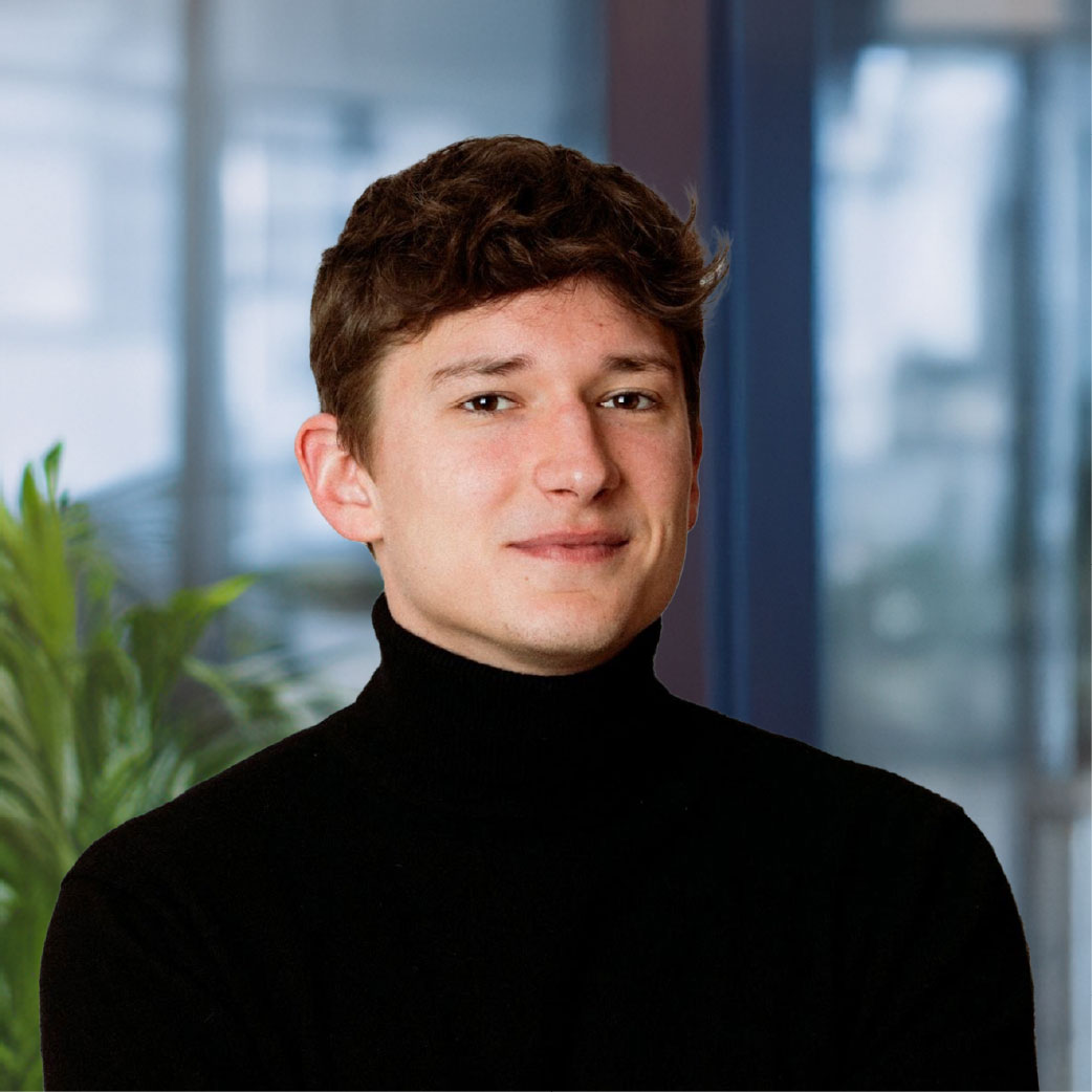 Das ist ein Bild von Enzo. Enzo ist im Sales-Team von SUMM.