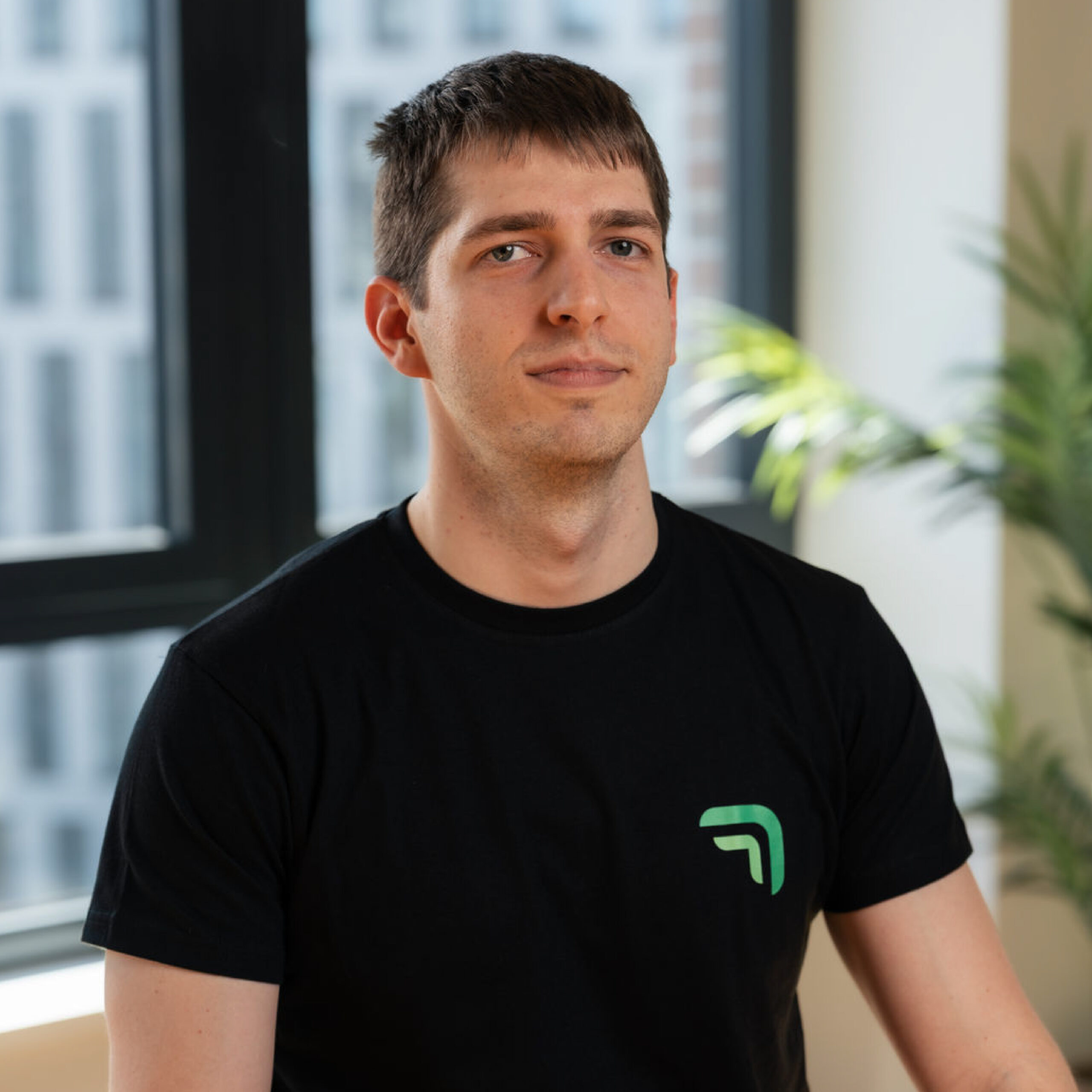 Das ist ein Bild von Alparslan. Alparslan ist im IT-Team von summ ai.