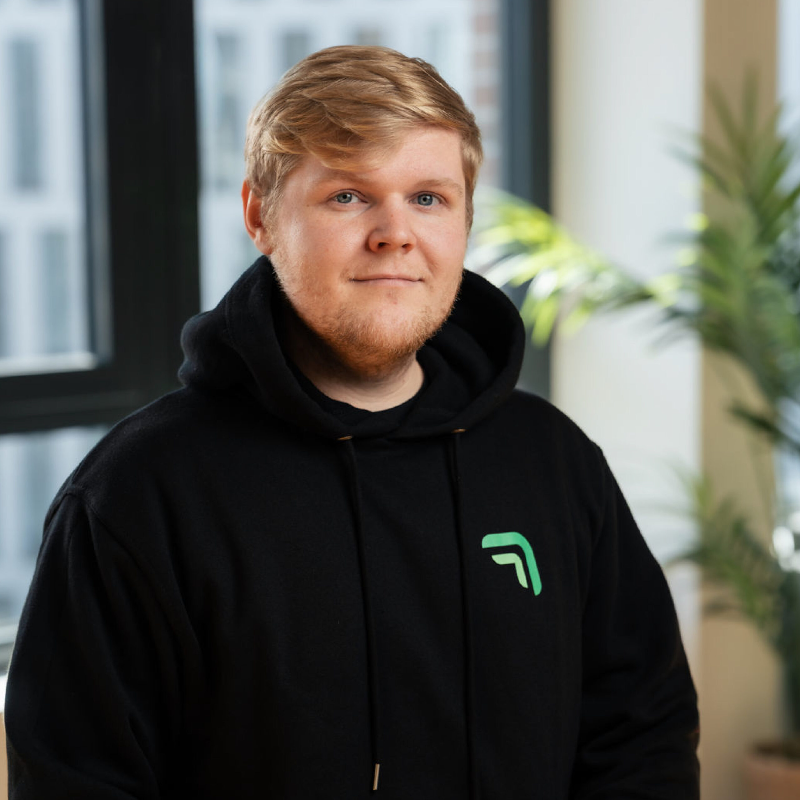 Das ist ein Bild von Julian. Julian ist im Sales-Team von summ ai.