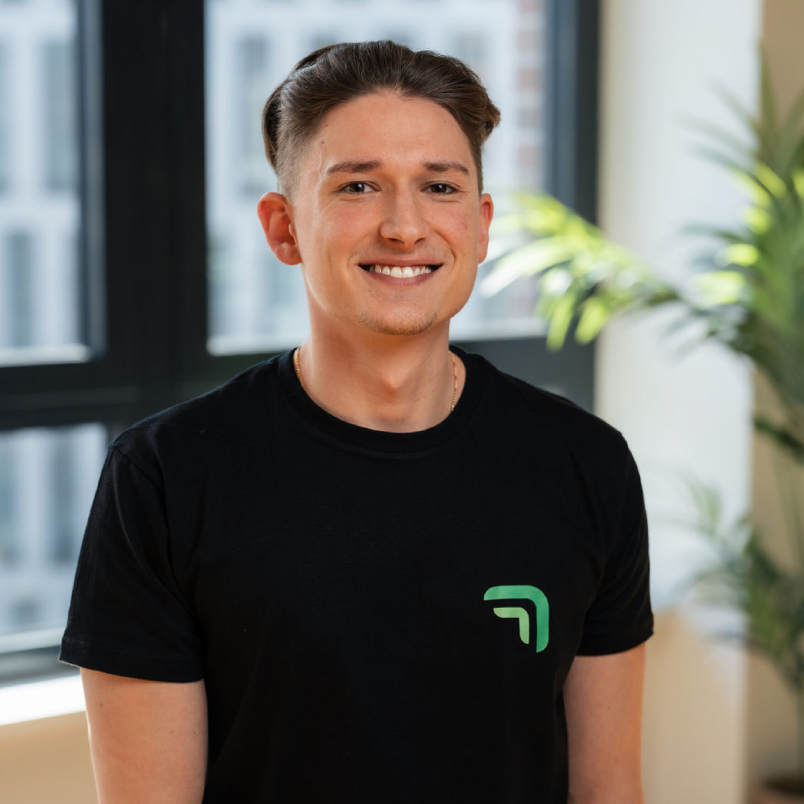 Das ist ein Bild von Leo. Leo ist im Sales-Team von summ ai.