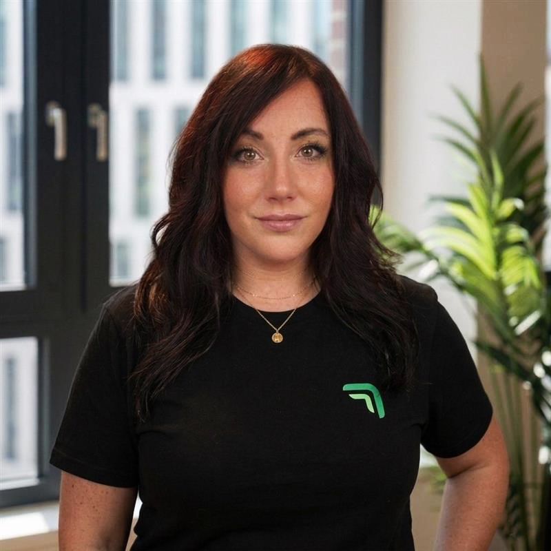 Das ist ein Bild von Aline. Aline ist im Marketing-Team von summ ai.